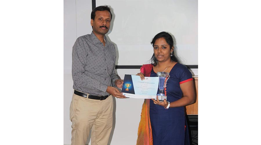 Harini Wins – Young Optometry Researcher Rolling Trophy