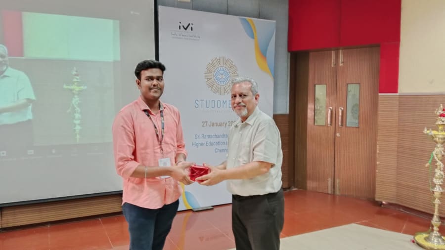 VIOR M.Optom Student Wins Studometry Quiz!